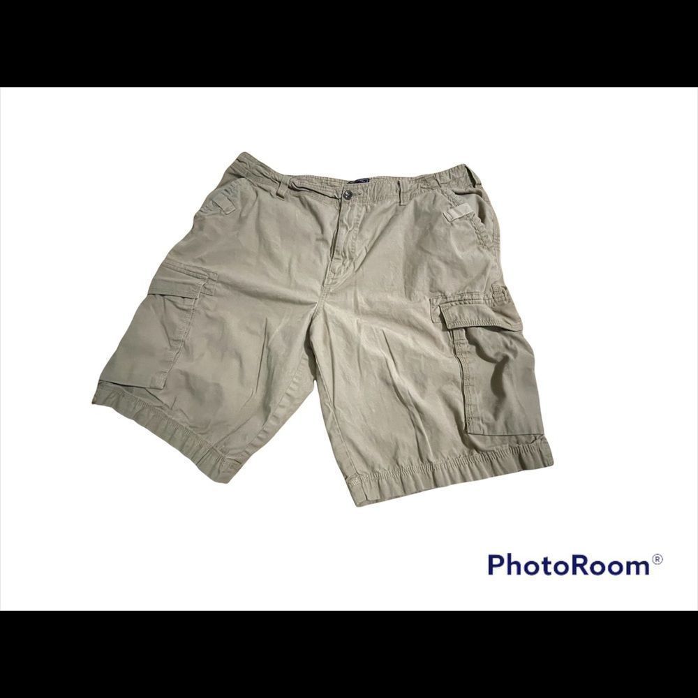G.H.Bass & co cargo pocket khaki shorts